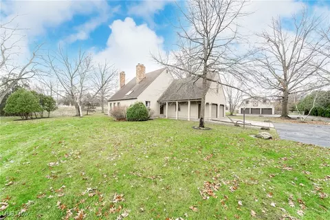 32179 Walker Rd, Avon Lake, OH 44012