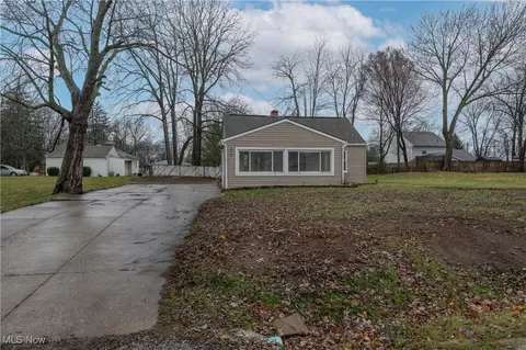 316 W Ingleside Dr, Akron, OH 44319