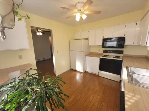 Kitchen - 112 Nebraska Ave, Elyria, OH 44035 photo 2 of 3
