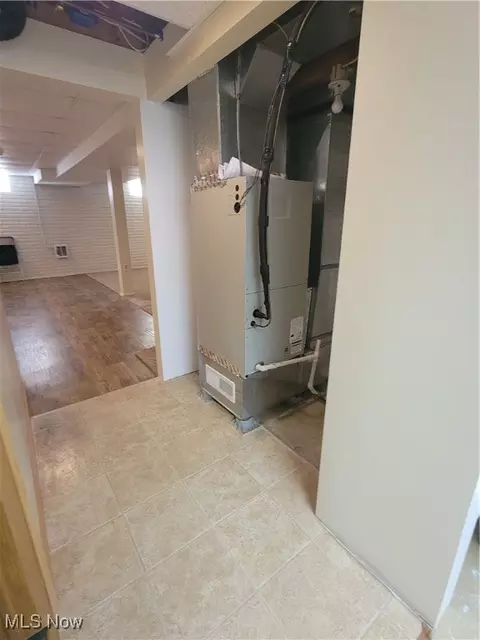 Entry Way - 112 Nebraska Ave, Elyria, OH 44035 photo 5 of 5