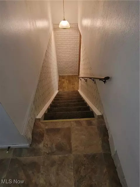 Entry Way - 112 Nebraska Ave, Elyria, OH 44035 photo 3 of 5