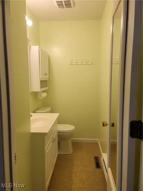 Bath - 112 Nebraska Ave, Elyria, OH 44035 photo 3 of 4