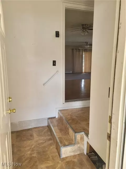 Entry Way - 112 Nebraska Ave, Elyria, OH 44035 photo 1 of 5