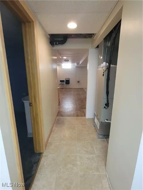 Entry Way - 112 Nebraska Ave, Elyria, OH 44035 photo 4 of 5