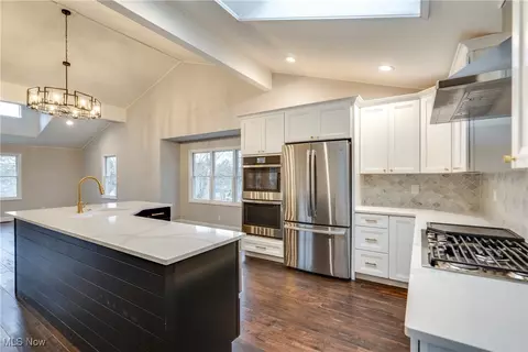 263 N Cleveland St, Chagrin Falls, OH 44022 photo 6