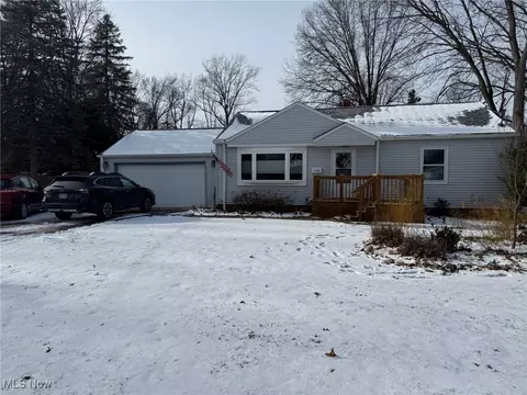 5612 Fitch Rd, North Olmsted, OH 44070