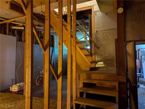 Entry Way - 121 E Main St, Shawnee, OH 43782 photo 1 of 4