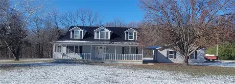 1367 Cave Hill Rd, Little Hocking, OH 45742