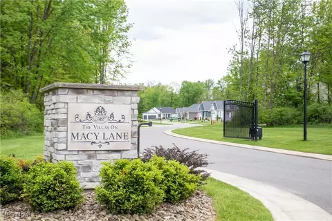 5025 Macy Ln, Canfield, OH 44406