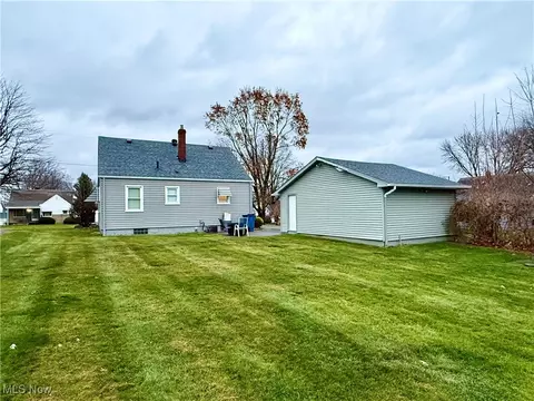 Exterior - 30 Renee Dr, Struthers, OH 44471 photo 2 of 5