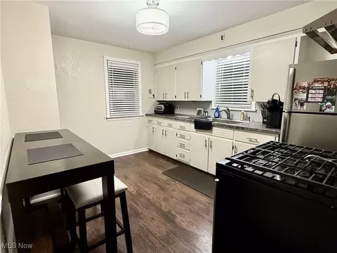 Kitchen - 30 Renee Dr, Struthers, OH 44471 photo 3 of 3