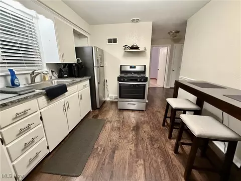 Entry Way - 30 Renee Dr, Struthers, OH 44471 photo 1 of 1