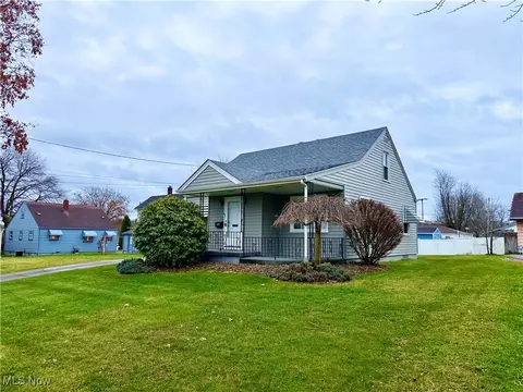 Exterior - 30 Renee Dr, Struthers, OH 44471 photo 4 of 5