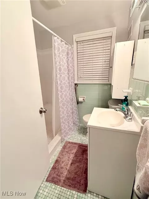 Bath - 30 Renee Dr, Struthers, OH 44471 photo 1 of 2