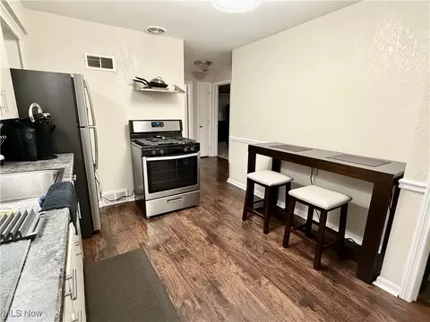 Kitchen - 30 Renee Dr, Struthers, OH 44471 photo 2 of 3