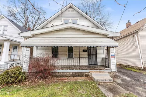 3807 E 55th St, Cleveland, OH 44105