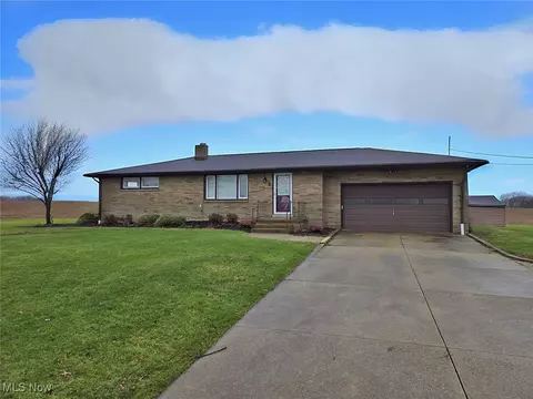 11328 Louisville St, Louisville, OH 44641