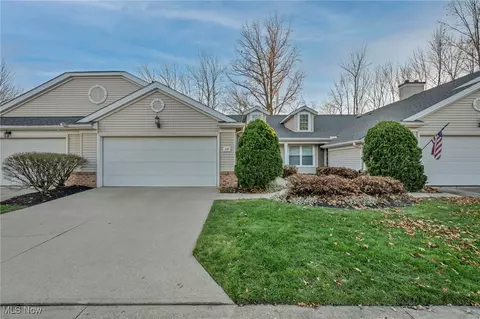 89 Community Dr, Avon Lake, OH 44012