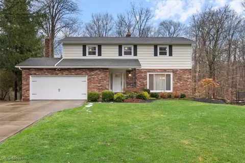 37560 Fox Run Dr, Solon, OH 44139