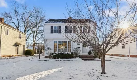 20369 Parkview Ave, Rocky River, OH 44116