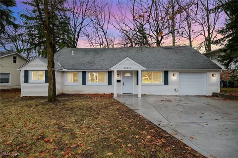 29242 Ashwood Dr, Wickliffe, OH 44092