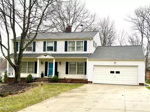 985 Colony Dr, Highland Heights, OH 44143