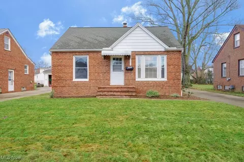 1253 Commonwealth Ave, Mayfield Heights, OH 44124