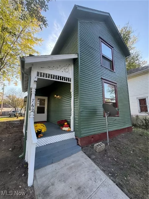 762 Dryden Rd, Zanesville, OH 43701