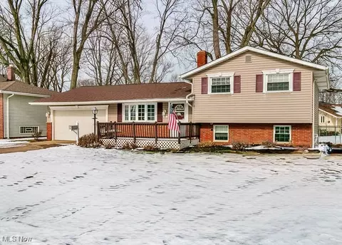 37045 Shoreham Dr, Eastlake, OH 44095
