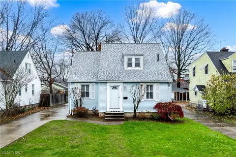 442 Cambridge Ave, Elyria, OH 44035