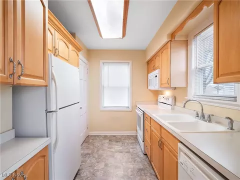 442 Cambridge Ave, Elyria, OH 44035 photo 11