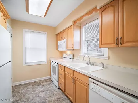 442 Cambridge Ave, Elyria, OH 44035 photo 12