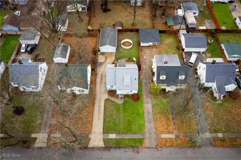 442 Cambridge Ave, Elyria, OH 44035 photo 2