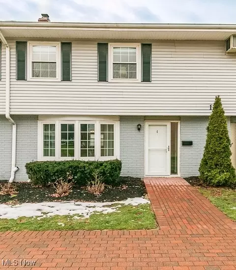 12 Meadowlawn Dr #4, Mentor, OH 44060