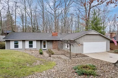 12612 The Bluffs Rd, Strongsville, OH 44136
