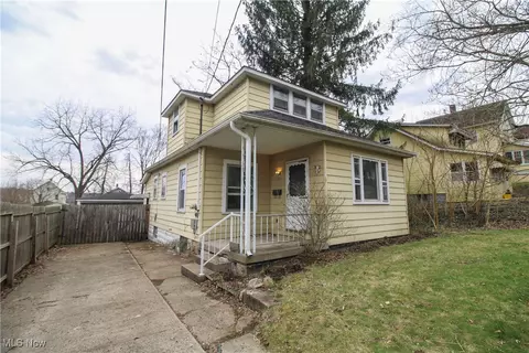 100 Perry St, Struthers, OH 44471