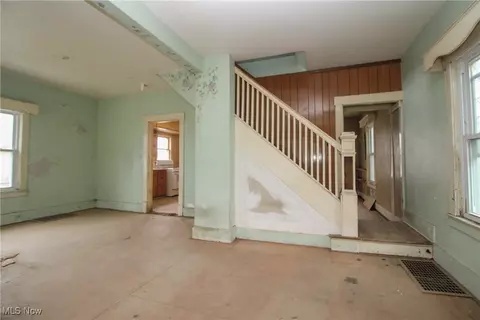 100 Perry St, Struthers, OH 44471 photo 6