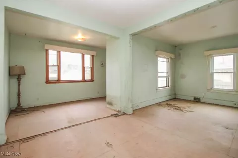 100 Perry St, Struthers, OH 44471 photo 5