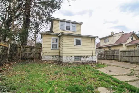 100 Perry St, Struthers, OH 44471 photo 4