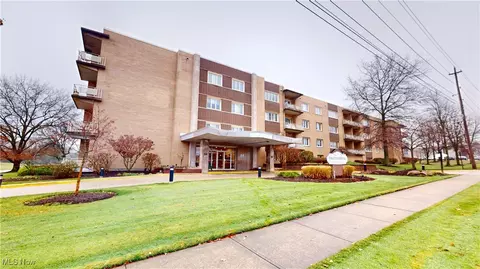22655 Chagrin Blvd #414, Beachwood, OH 44122