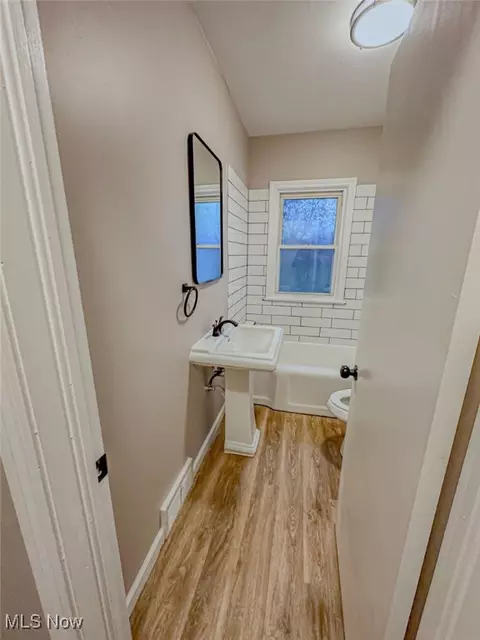 Bath - 1755 E 36th St, Lorain, OH 44055 photo 2 of 3