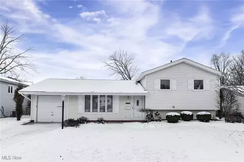 24833 Chase Dr, North Olmsted, OH 44070