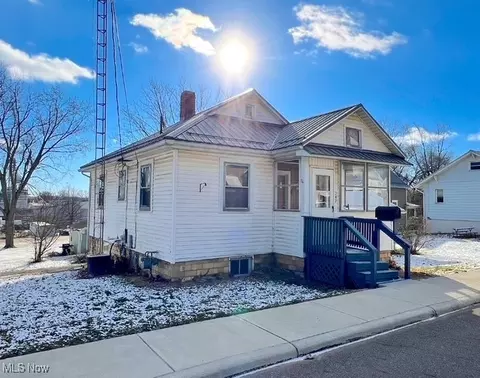 242 Mckinley Ave NW, Carrollton, OH 44615