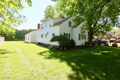 Exterior - 605 Bond St, Dover, OH 44622 photo 2 of 2
