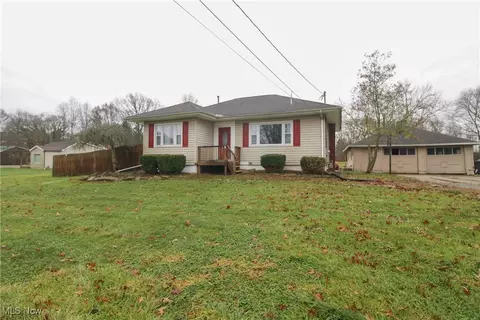 557 W Pine Lake Rd, Salem, OH 44460