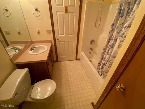 Bath - 39306 Chestnut Ridge Rd, Elyria, OH 44035 photo 2 of 3