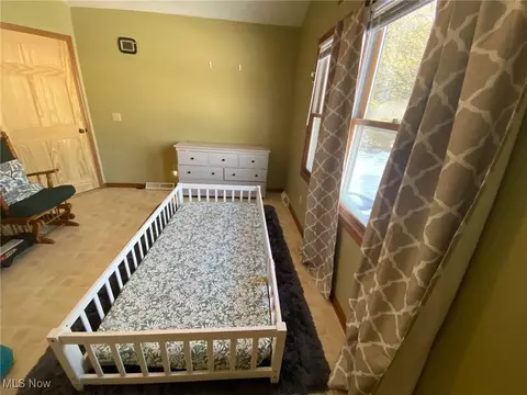 Bedroom - 39306 Chestnut Ridge Rd, Elyria, OH 44035 photo 1 of 3