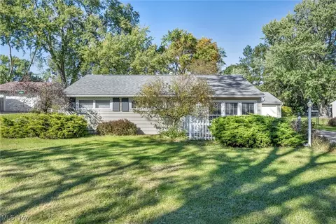 1939 Westwood Dr, Twinsburg, OH 44087