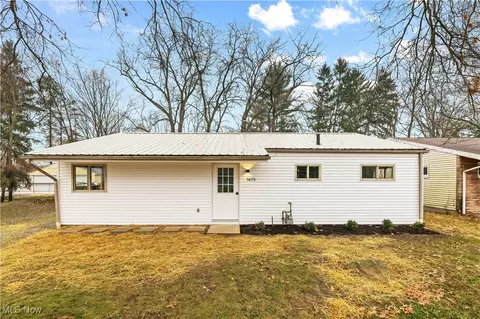 1675 Gaylord Dr, Akron, OH 44320