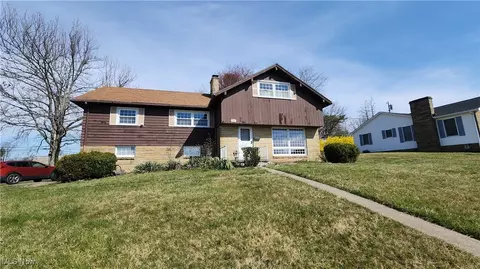 300 Johnet Dr, Saint Clairsville, OH 43950